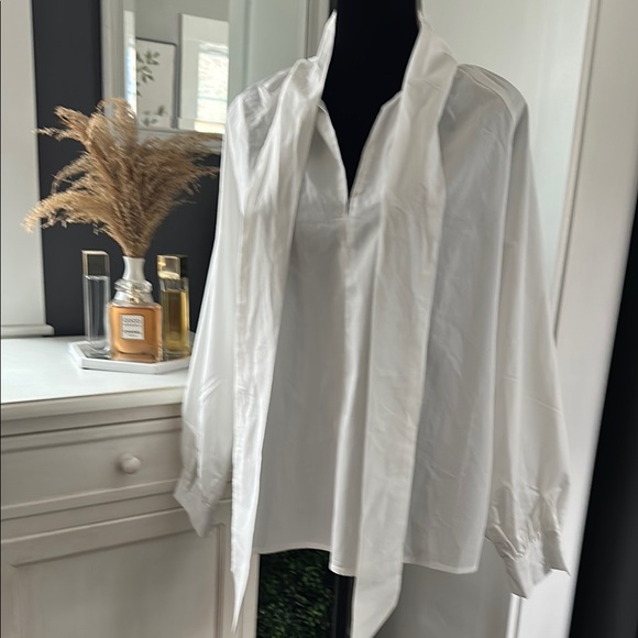 NWOT White Bow-Tie Shirt SHEIN - Picture 3 of 10